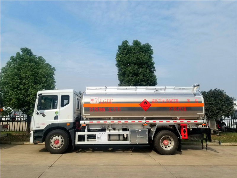 東風(fēng)多利卡D9鋁合金運(yùn)油車